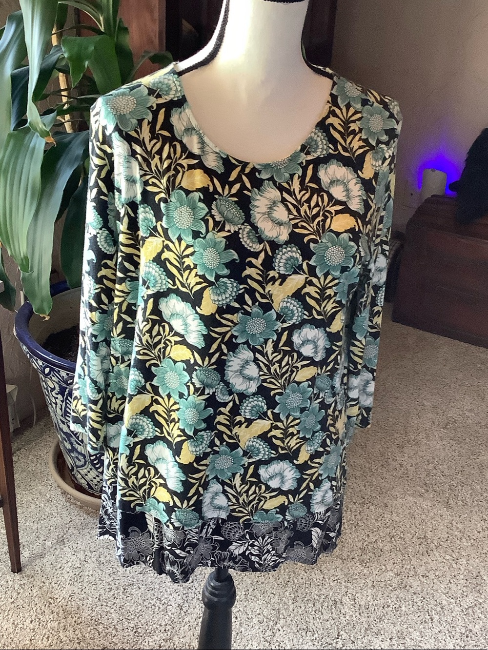 EUC J Jill Floral Scoop-Neck Long-Sleeve Top in Black and Teal